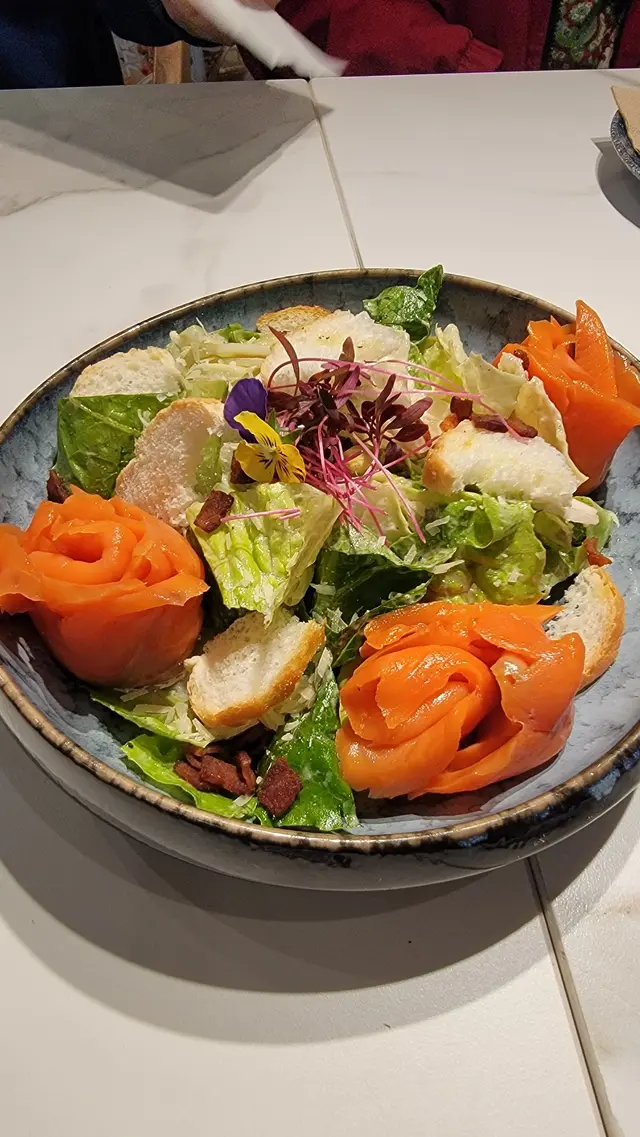 煙三文魚凱撒沙律