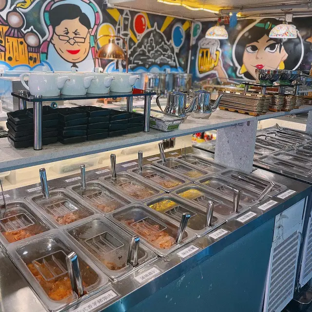 除咗可以手機落單之外,自助區嘅嘢食都可以任食😎豬扒、雞扒、雞翼嘅口味選擇都幾多!仲有一款啱心水嘅!