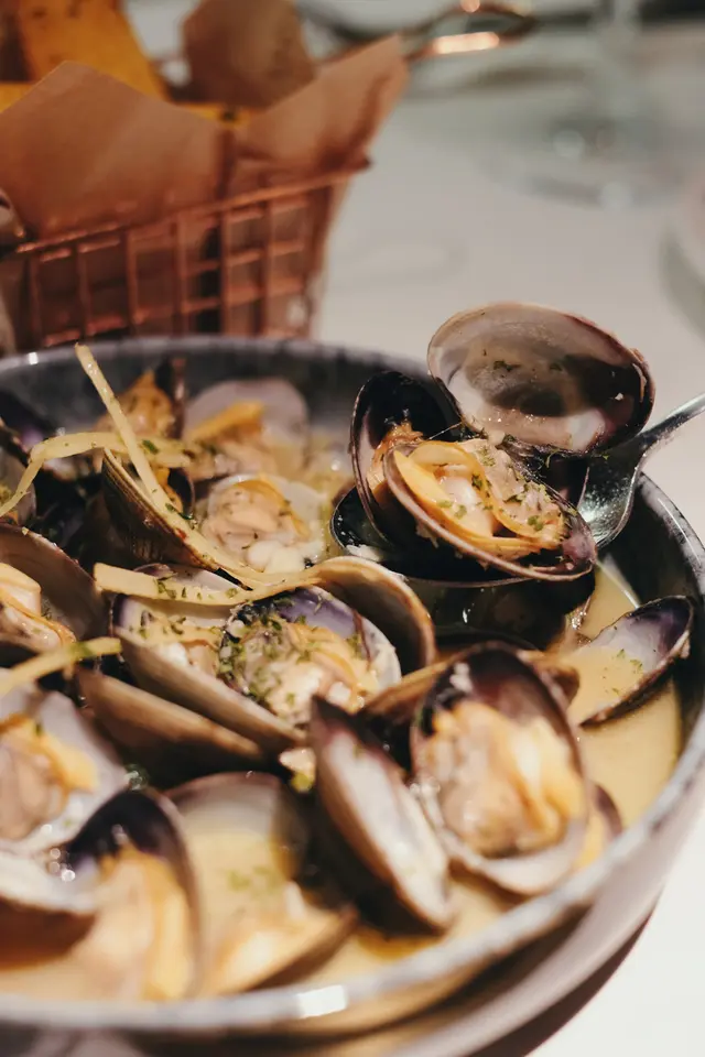 紹興酒牛油煮蜆配薯蓉