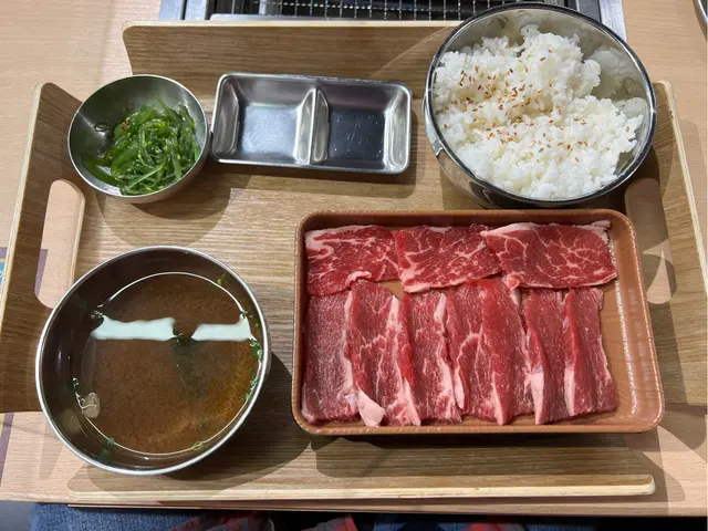 豐富的套餐，牛小排肉質不錯
