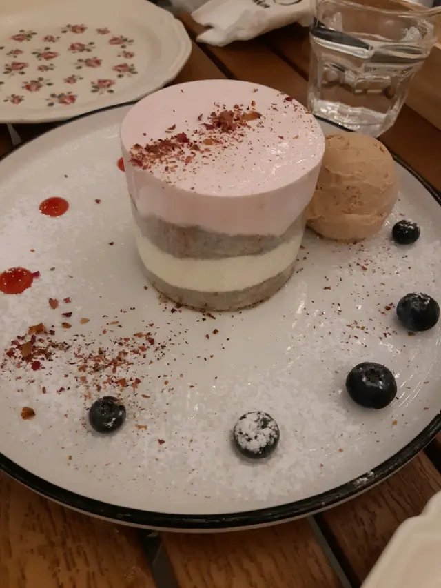 玫瑰伯爵茶奶蓋瀑布蛋糕