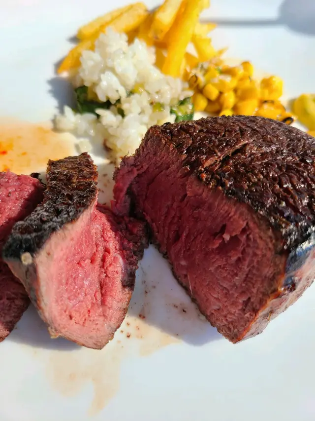 切開，肉質粉紅，好幼嫩，好林。。