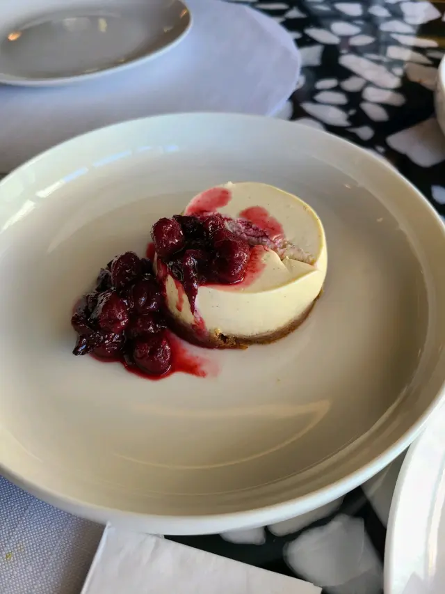 芝士蛋糕電酸酸醬，食落無咁甜