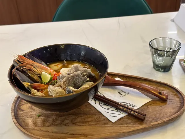 熱辣辣嘅，但係啲海鮮唔得👎🏻，炸魚不錯👍🏻