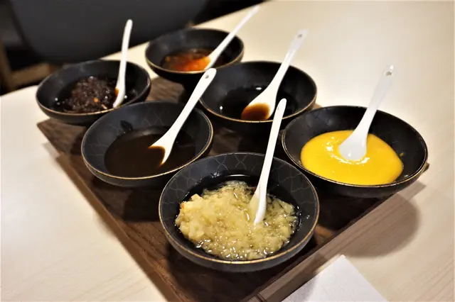 醬汁：蒜蓉醬、孜然醬、XO醬、芝士醬、秘製酸汁、泰式辣醬