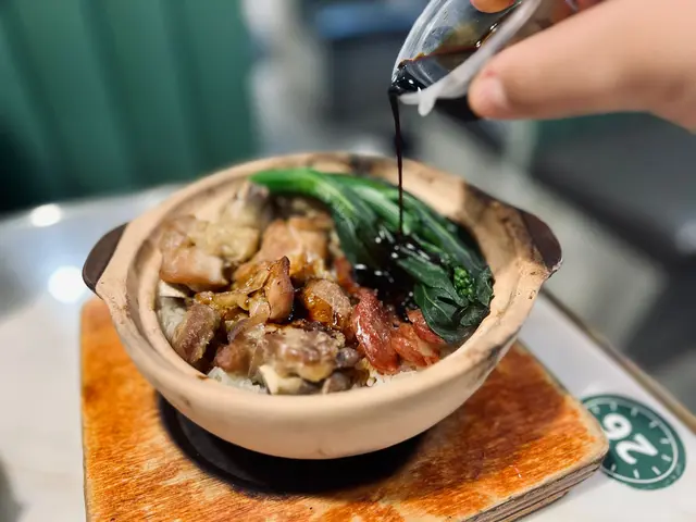 滋煲北茹-臘腸滑雞