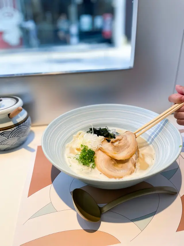 雞白湯叉燒烏龍麵