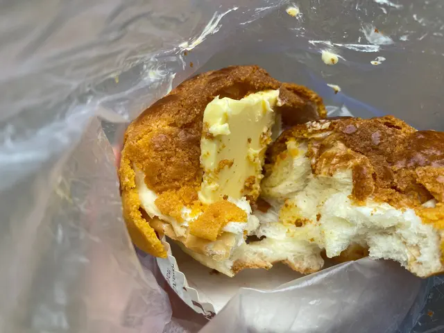 麵包柔潤，菠蘿皮甘脆！每次吃都保持水準。我覺得係全港最好吃菠蘿包