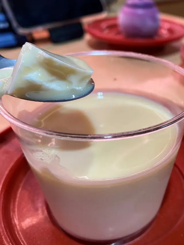 牛奶布甸配焦糖醬