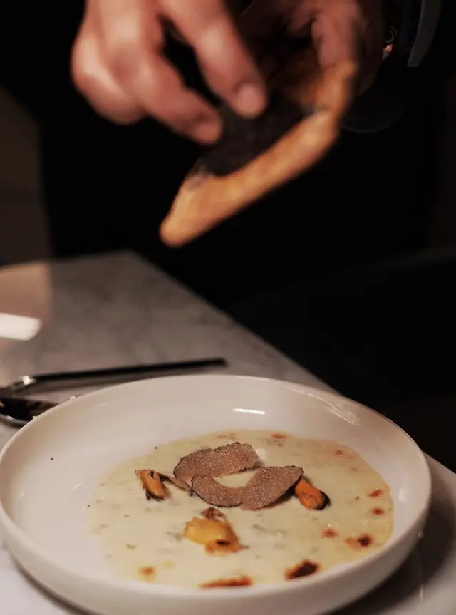 Mussels, Gorgonzola Fondue, Fresh Alba Black Truffle