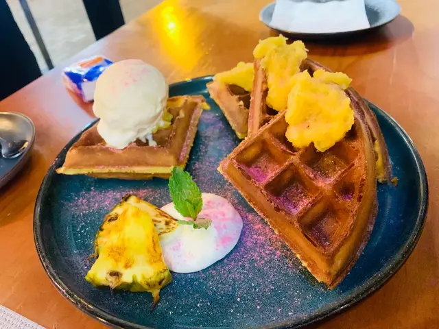 話梅菠蘿醬配窩夫及雪糕