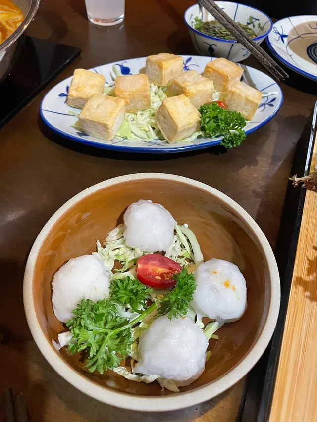 (前)五香肉丁墨魚丸(半份) $163 (後)芝士豆腐磚$38