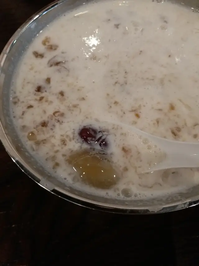 椰皇雪燕桃膠鮮奶