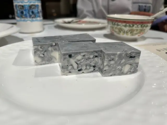 4）椰汁芝麻糕 超靚的雲石紋，淡淡椰香加上香濃芝麻味，又靚又好食