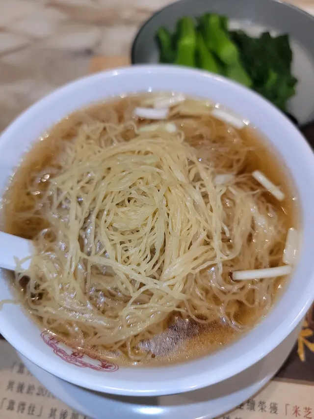 食碗雲吞麵要加一