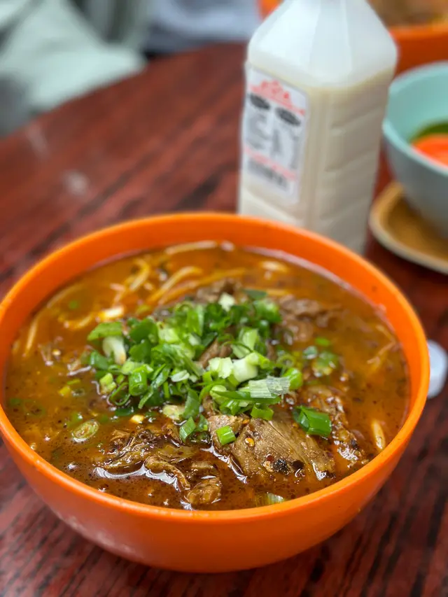 腩肉大腸米線（酸辣）