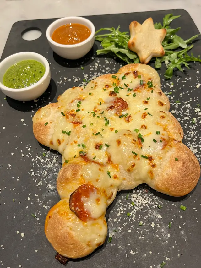 聖誕樹造型芝士包,芝味香濃!