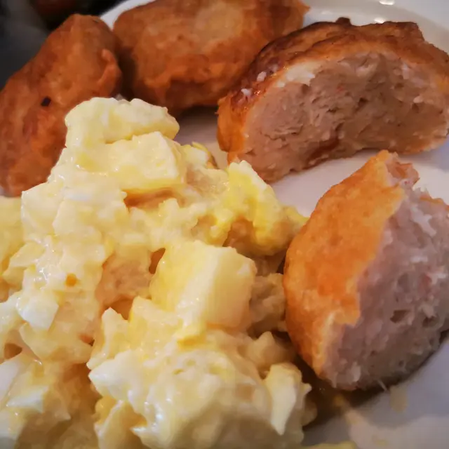 蝦餅有三大件, 每件很大很厚, 熱, 好味道