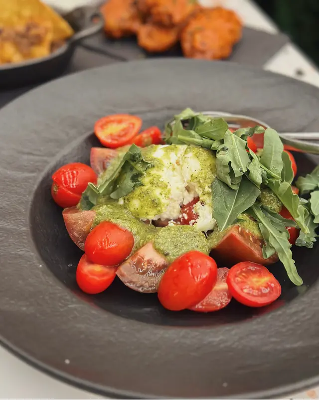 Tomato & Burrata Salad