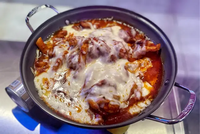 芝士熔岩韓式辣炒年糕雞鍋