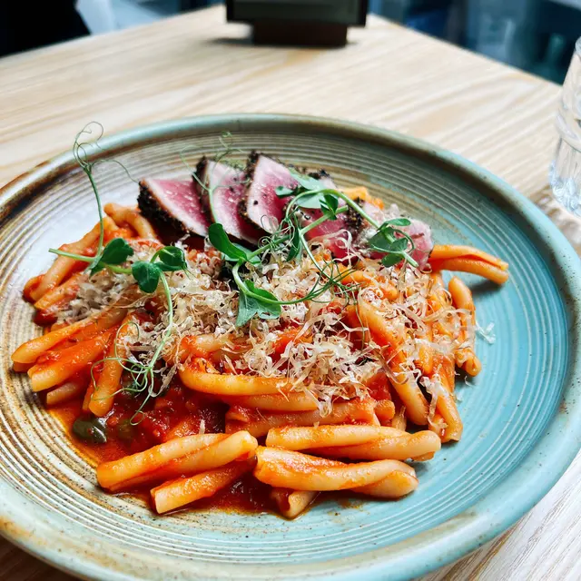 煙花女汁輕煎吞拿魚孖辮粉