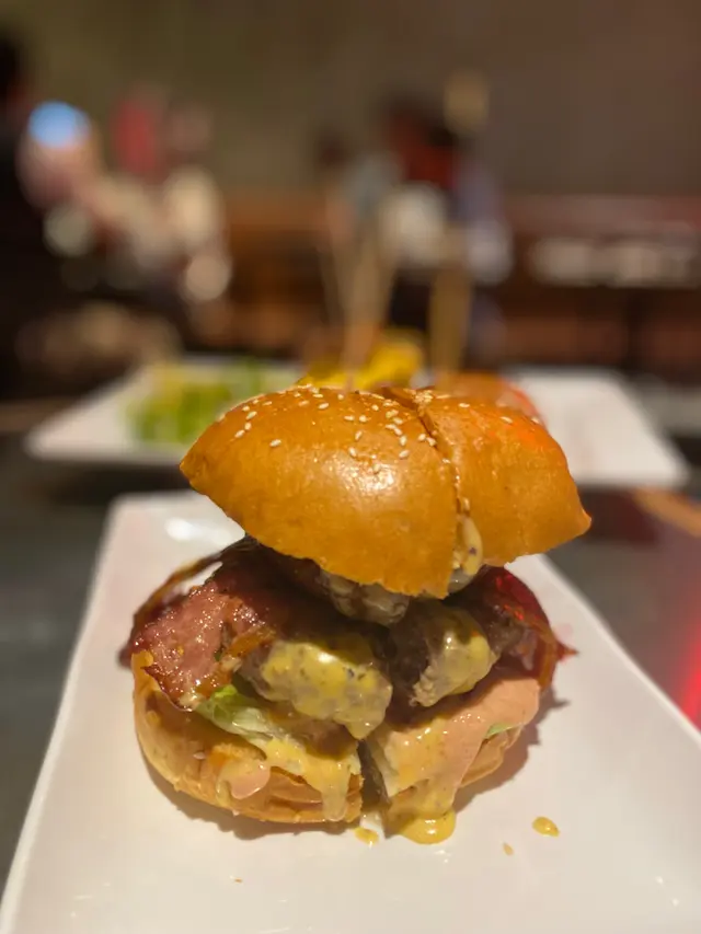 黑松露芝士大烤菇煙肉牛肉漢堡