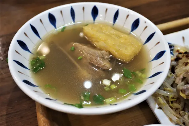 獅城芽菜走地雞飯配輕怡新加坡白胡椒肉骨茶