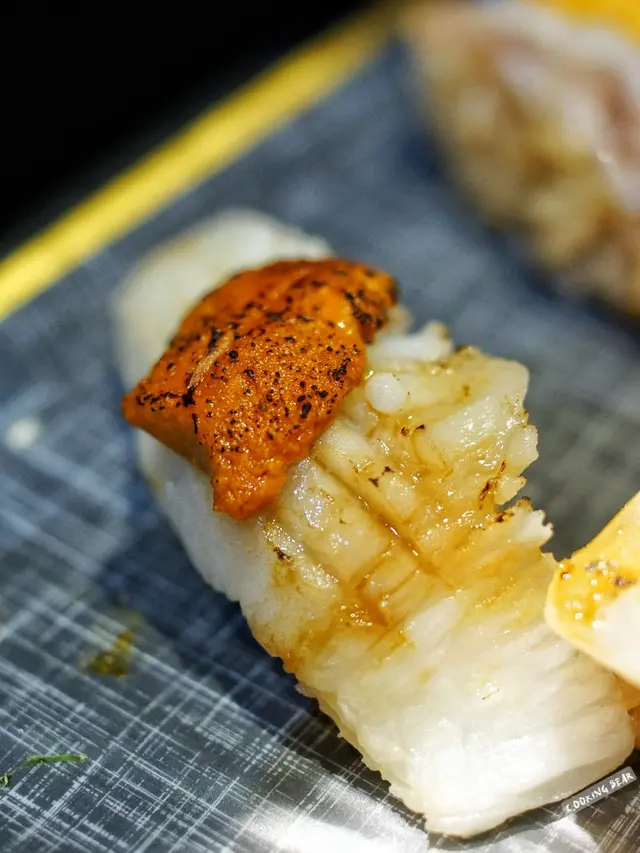 海膽火炙左口魚邊壽司