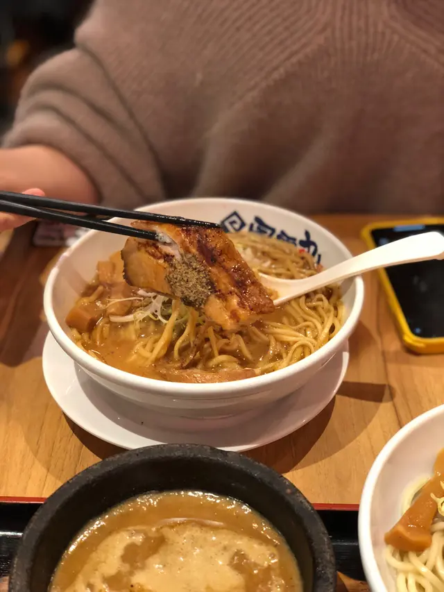 叉燒油脂濃香不膩滯