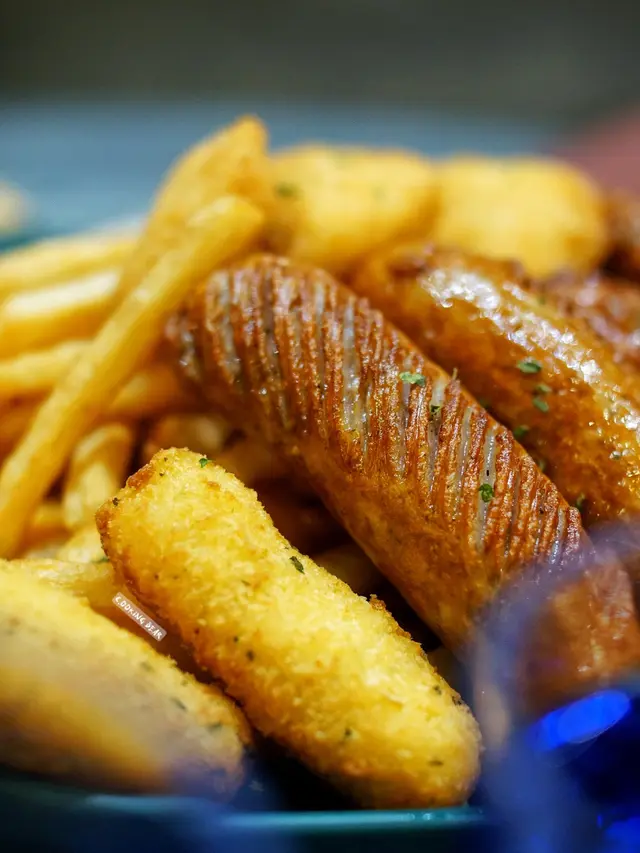 牆城小食拼盤配自家製蛋黃醬