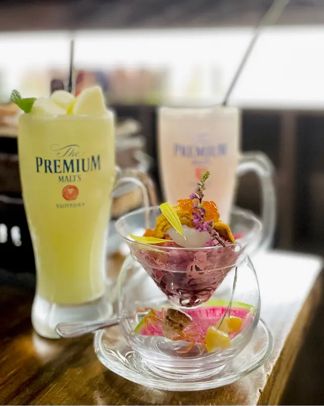 一大塊海膽底下就係軟滑嘅北海道帶子同埋吞拿魚蓉,兩者都係淡味為主在加上海洋微咸微甜嘅味道,🌊突出嘅就係呢一嚿大大塊又夠結實嘅海膽,奶油味充足,慢慢就演變成回甘嘅味道。食完之後唔好當下面只係裝飾品,🤣全部食材都可以食用