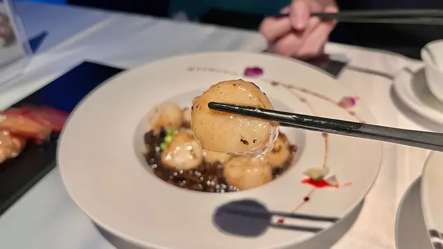 菌皇黑松露醬燒加拿大帶子