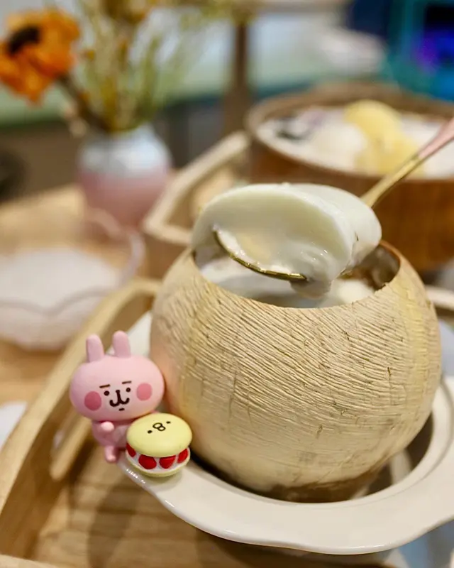 椰皇桃膠燉雙皮奶