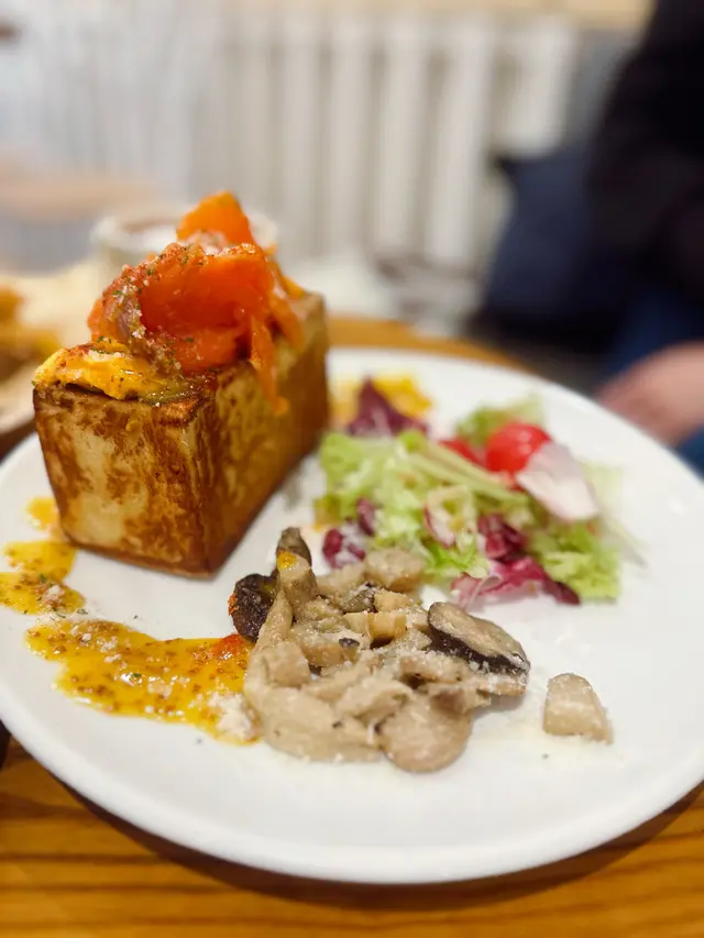 煙三文魚滑蛋盒子吐司