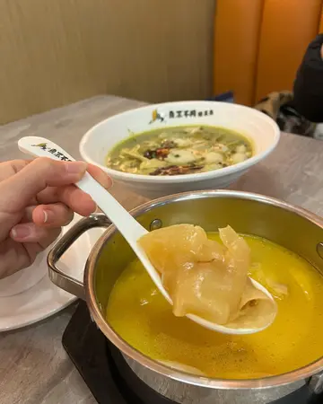 花膠濃湯雞煲