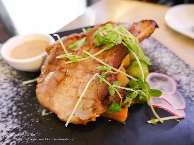 蘋果木燒西班牙黑毛豬鞍扒