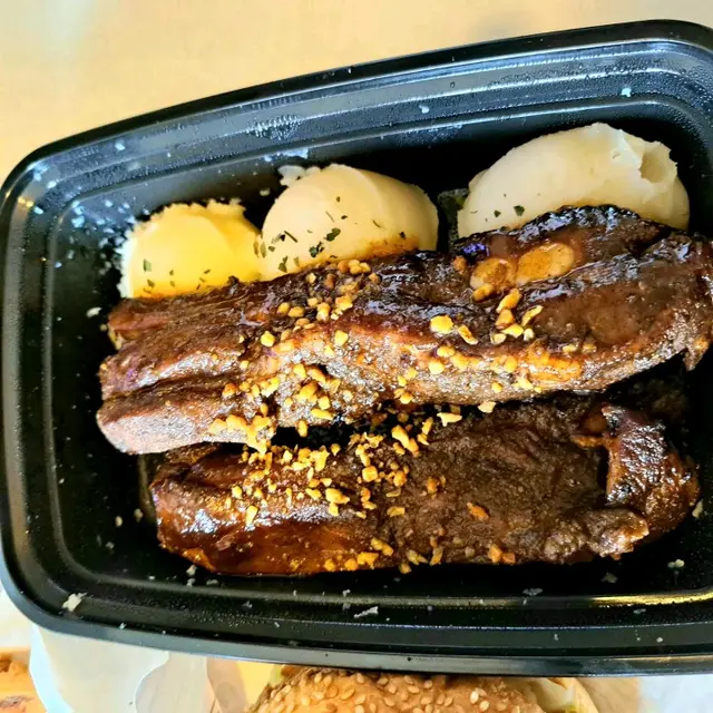 厚厚豬肋骨配薯蓉