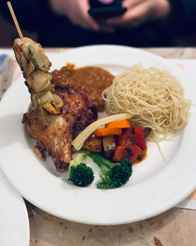 脆皮🍗併帶子串燒🍢配天使麵