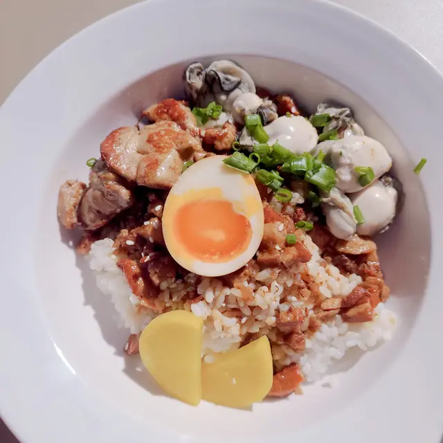 鵝肝蚵仔魯肉溏心蛋飯