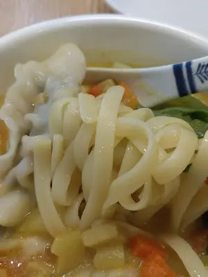 咖喱湯素雞扒湯意粉配3隻素餃