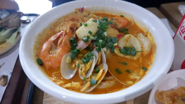 海鮮花甲喇沙湯金邊粉