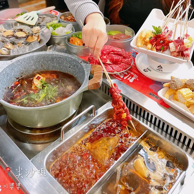 有3個set可供選擇，考慮到係食100分鐘，所以揀咗中價位嘅套餐😝！依個套餐包牛頸脊/牛小排/SRF和牛肉眼邊 （3選1)＋時令海鮮，仲會送雞煲添！