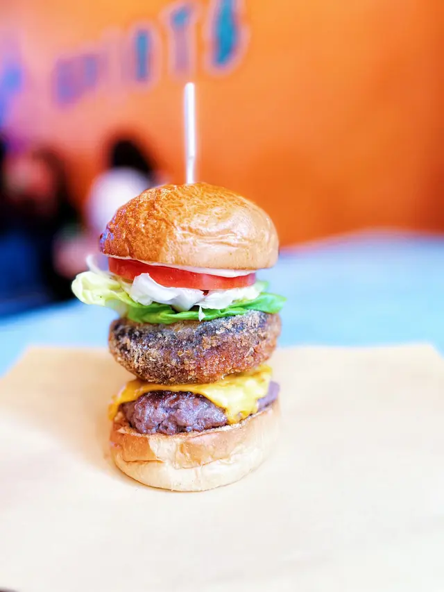 啡菇芝士牛肉漢堡包