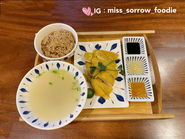 招牌海南雞飯配雞雜冬瓜湯