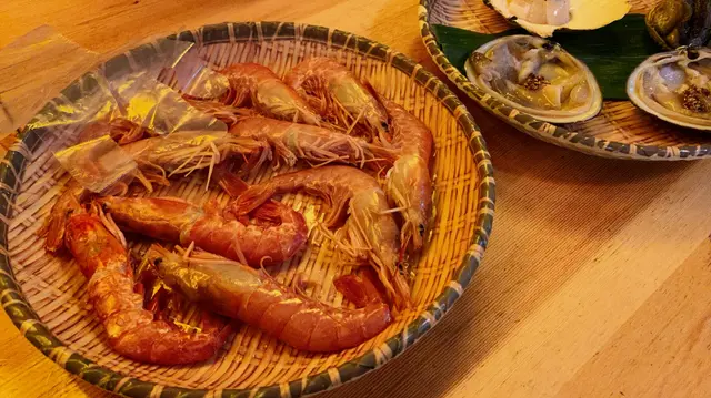 期間限定仲有一手赤蝦環節~
一手抓到幾多隻就送幾多隻赤蝦刺身!有得食又有得玩!🤣