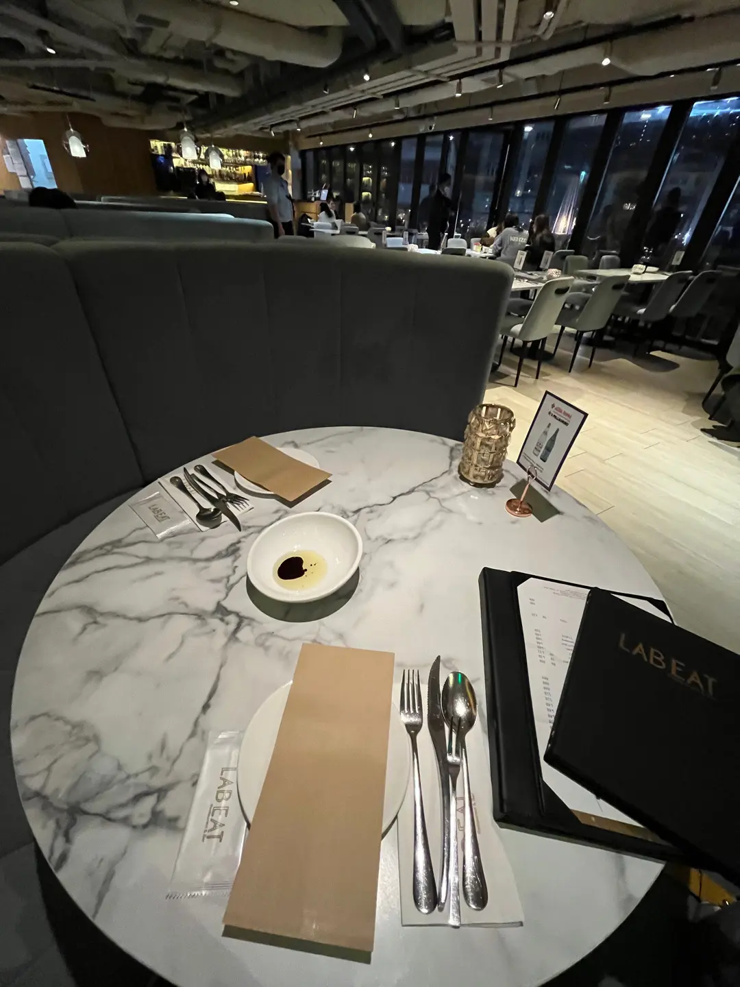 LAB EAT Restaurant & Bar (T.O.P This is Our Place)的相片 香港旺角T.O.P This