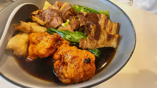 酸齋唔係好夠酸,不過因為炸過,所以口感幾好。