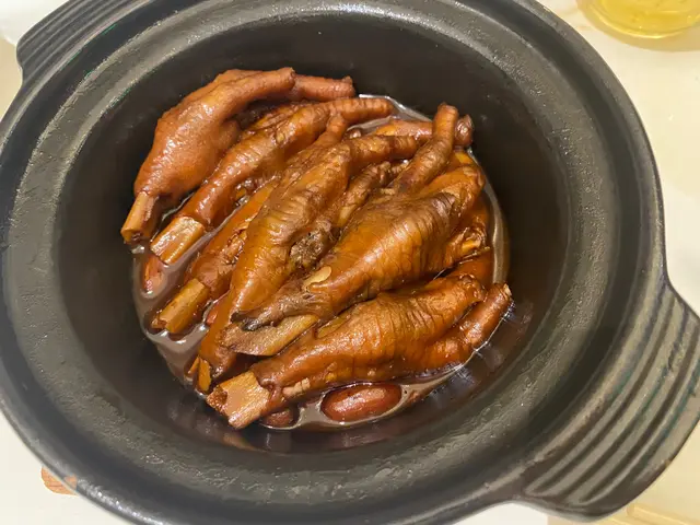 鮑汁鳳爪炆得好琳，現在優惠價$28非常抵食