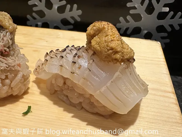 火炙白烏賊海膽壽司