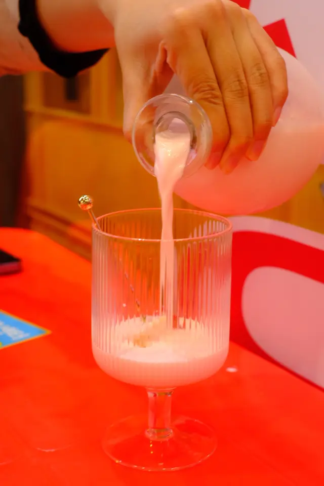 草莓牛奶配蜂巢特飲(2人份)